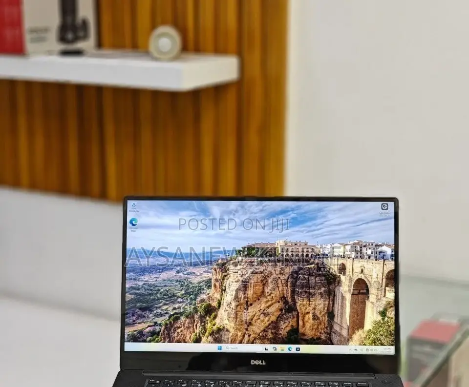 New Laptop Dell XPS 15 16GB Intel Core I7 SSHD (Hybrid) 256GB