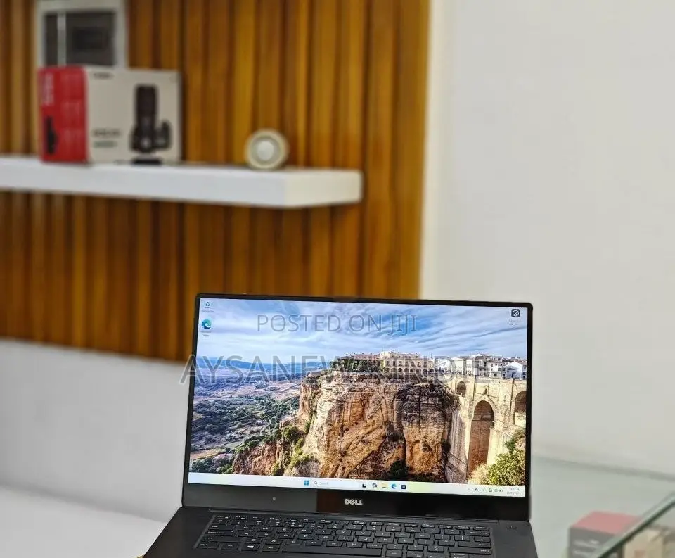 New Laptop Dell XPS 15 16GB Intel Core I7 SSHD (Hybrid) 256GB