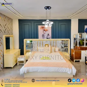 Photo - አልጋ + ድሬስንግ ቴብል