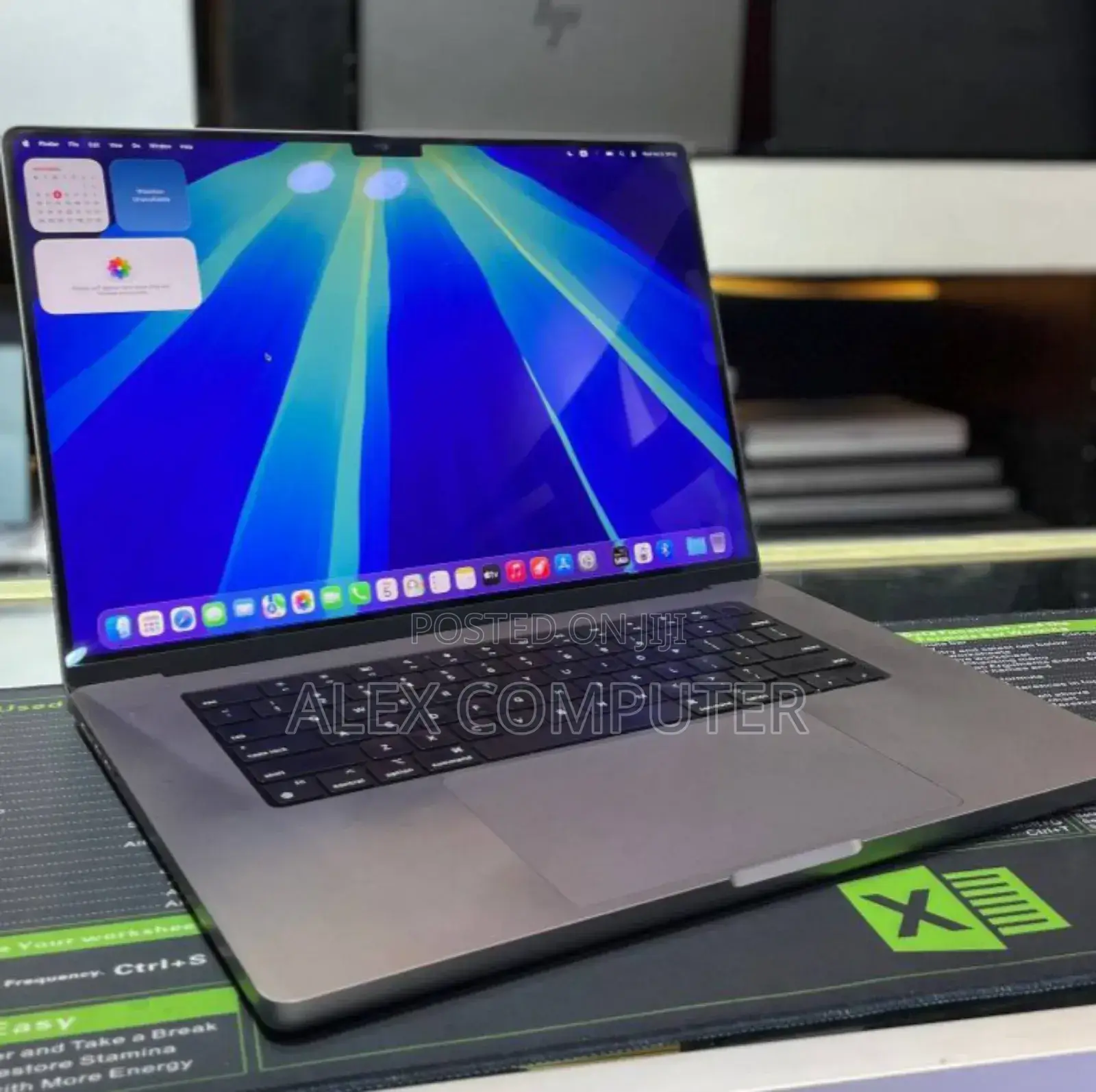 New Laptop Apple MacBook Pro M1 32GB Apple M1 Pro SSD 512GB