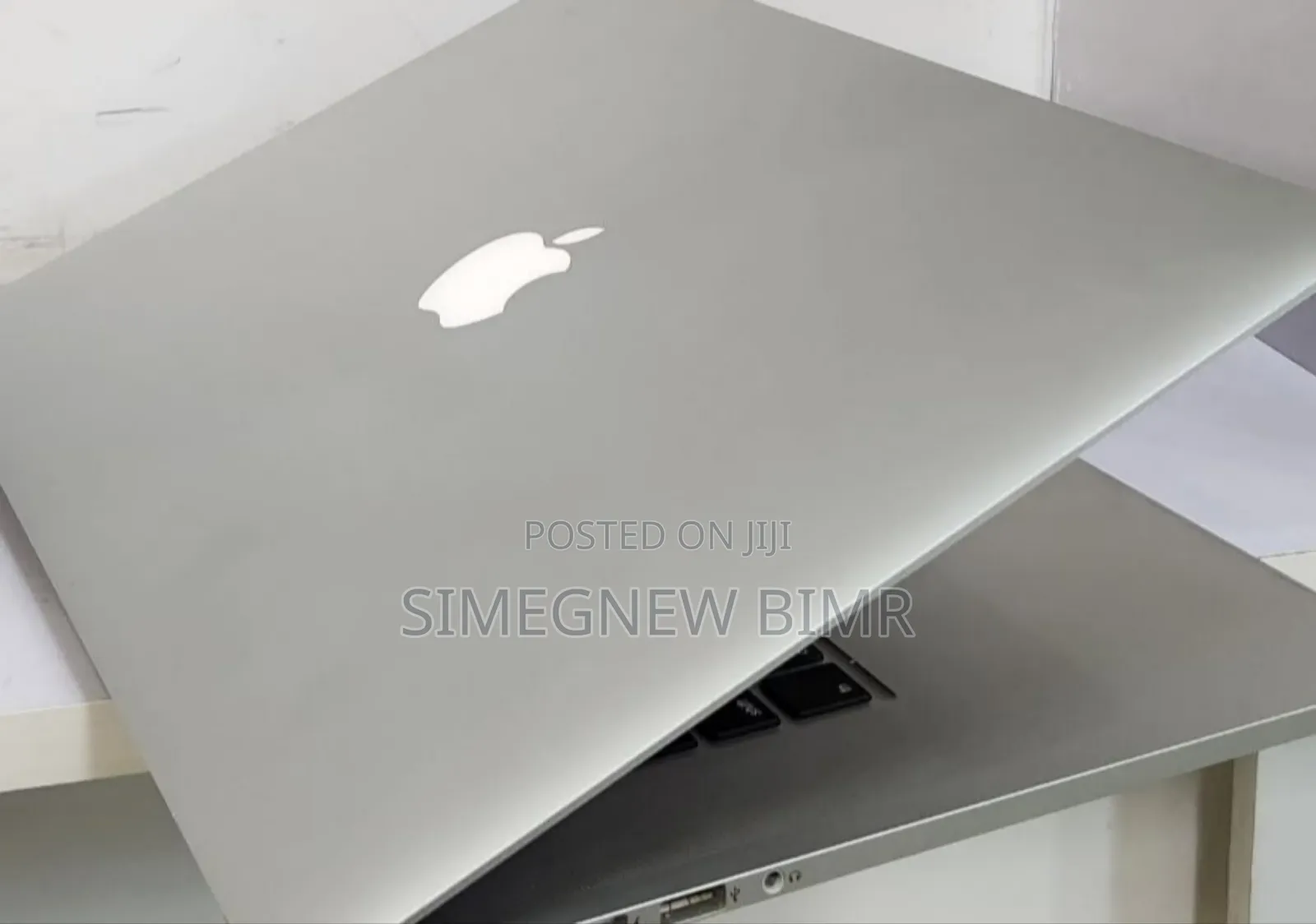 New Laptop Apple MacBook Pro 2022 M2 8GB Apple M2 SSD 256GB