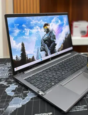 New Laptop HP ZBook Firefly G8 32GB Intel Core I7 SSD 512GB
