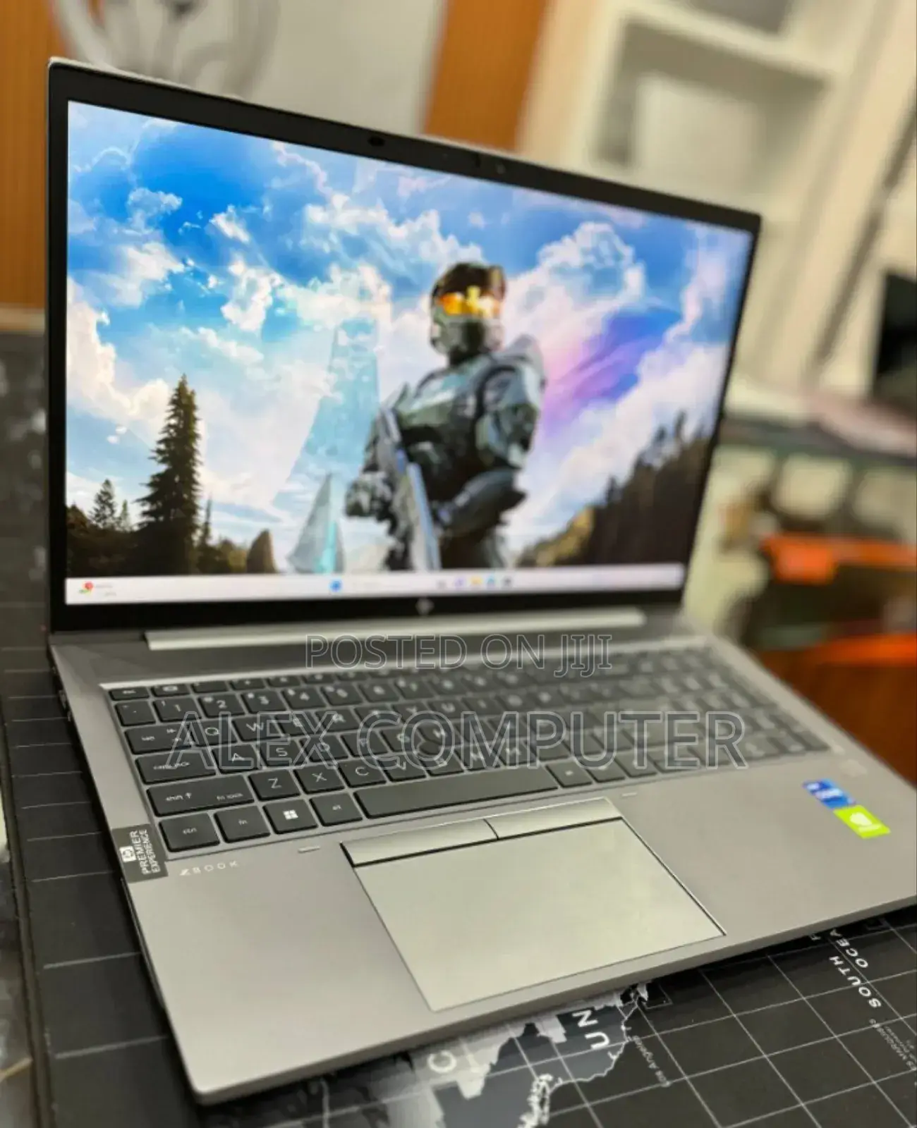 New Laptop HP ZBook Firefly G8 32GB Intel Core I7 SSD 512GB