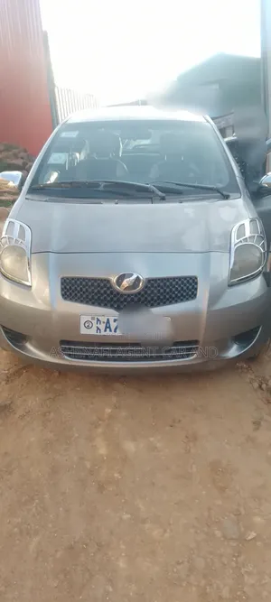 Photo - Toyota Yaris 2009 Silver