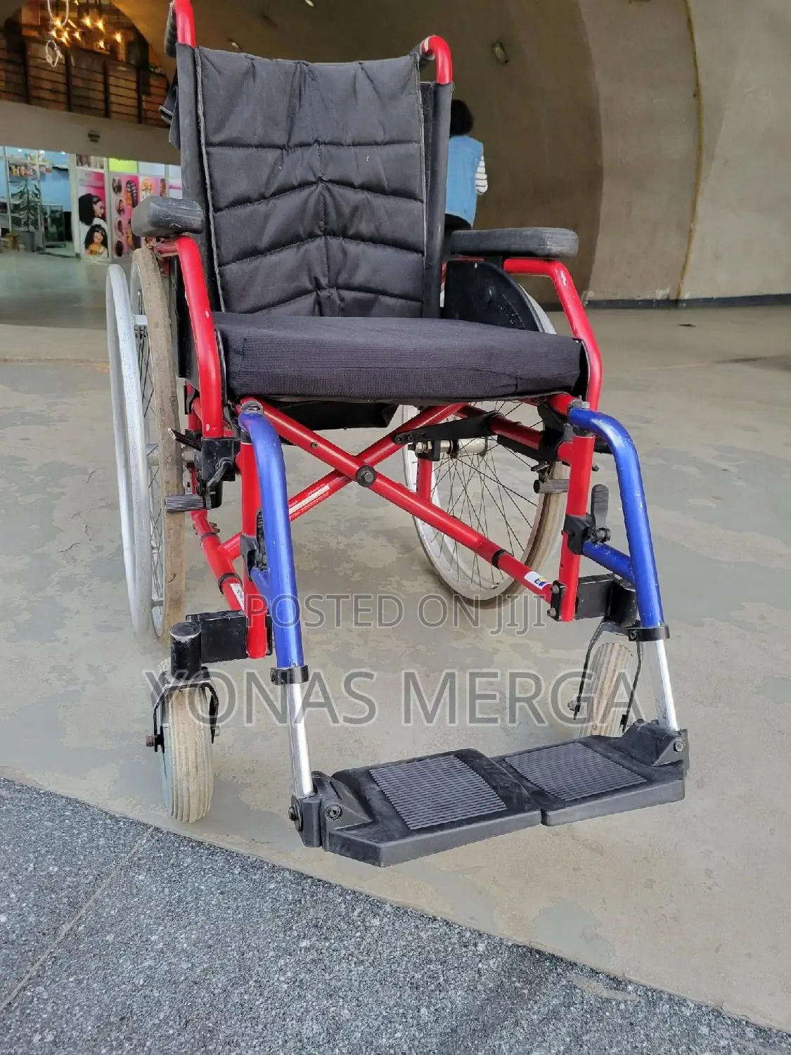 European Wheelchair凸爭wheelchair額爽 Fitted With Handles and Brakes