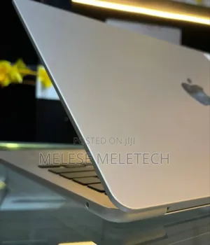 New Laptop Apple MacBook Pro 2022 M2 8GB Apple M2 SSD 256GB