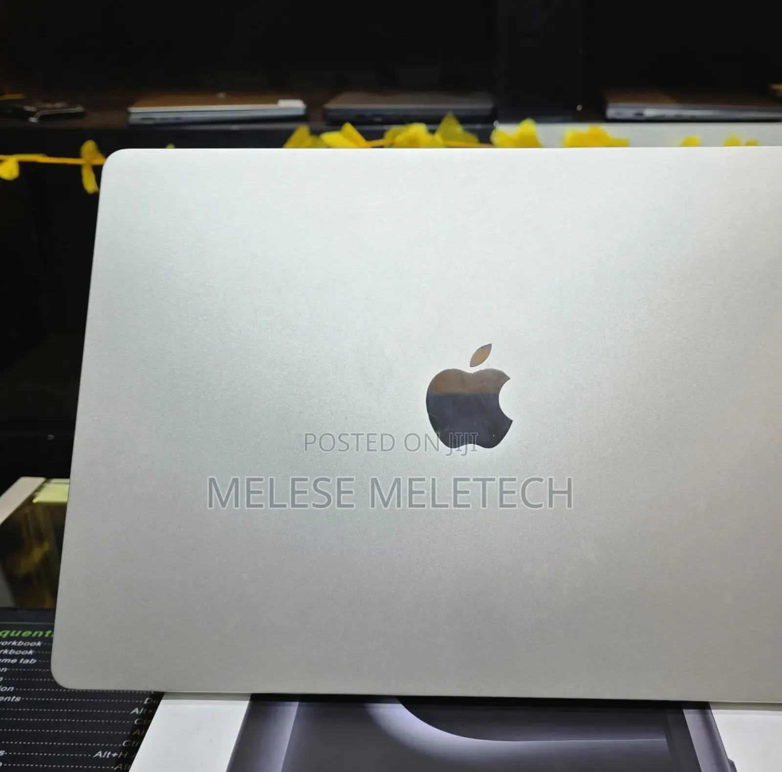 New Laptop Apple MacBook 8GB Apple M3 Pro SSD 256GB