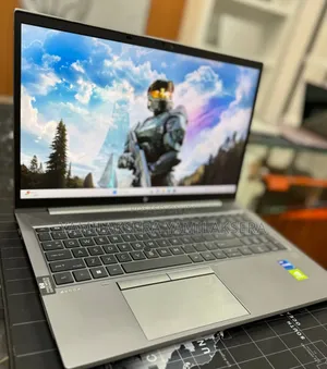 New Laptop HP ZBook Firefly G8 32GB Intel Core I7 SSD 512GB