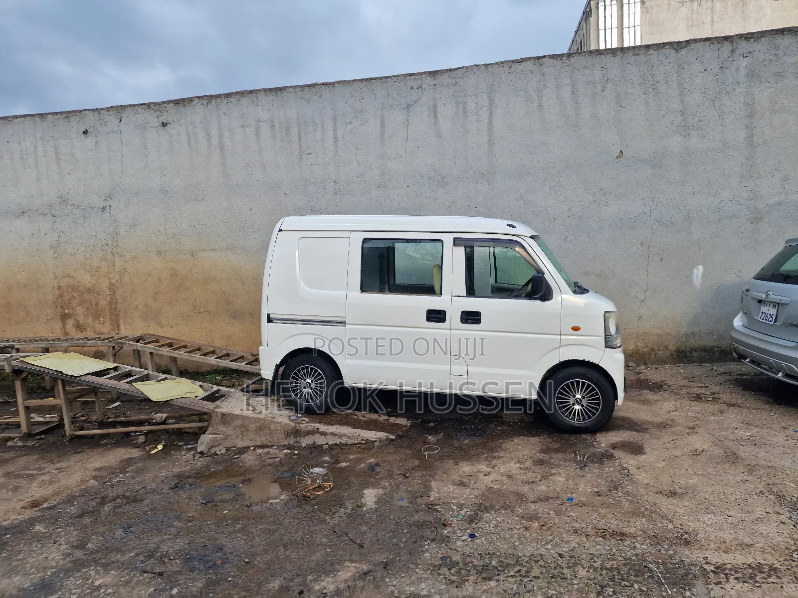 Suzuki Every Wagon 2012 White