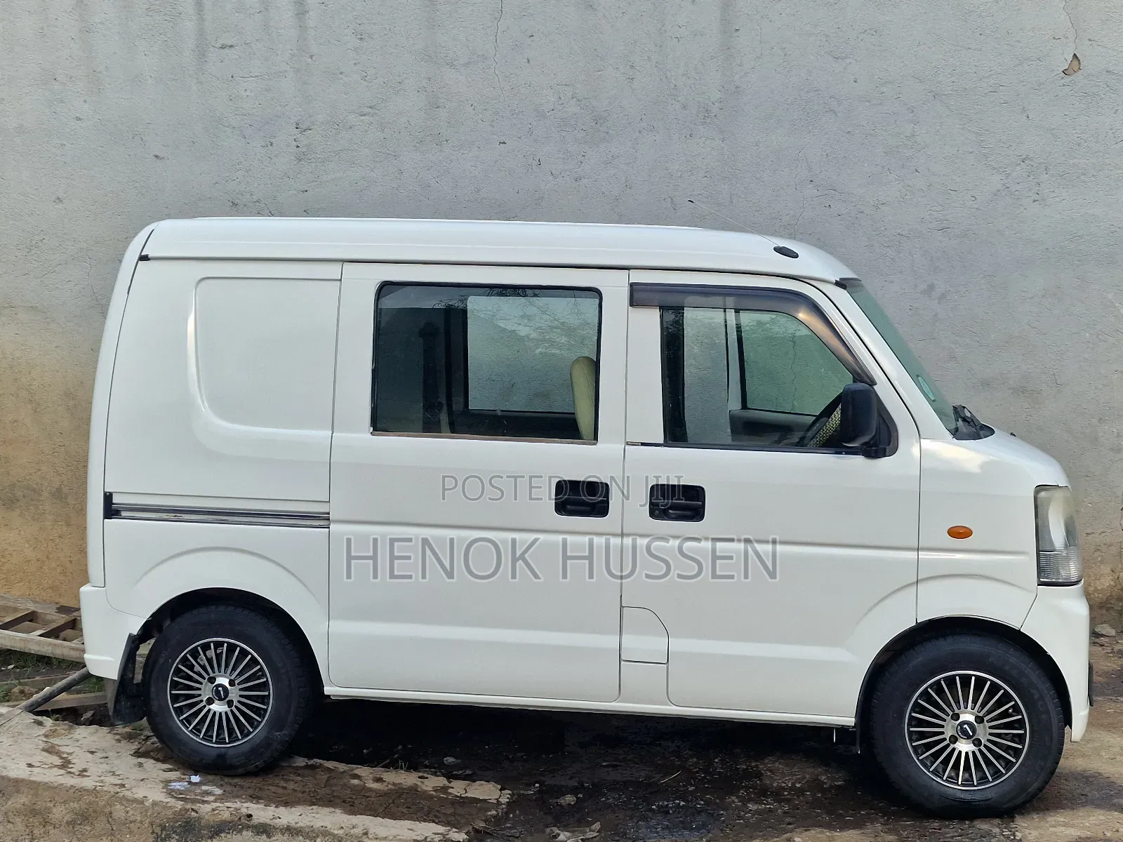 Suzuki Every Wagon 2012 White