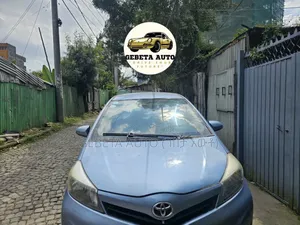 Photo - Toyota Yaris 2012