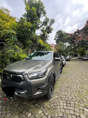Toyota Hilux 2021 Gray