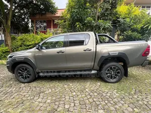 Toyota Hilux 2021 Gray