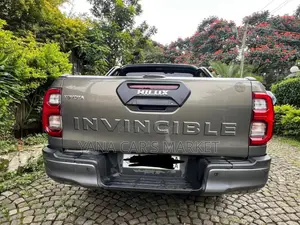 Toyota Hilux 2021 Gray