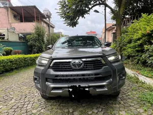 Toyota Hilux 2021 Gray