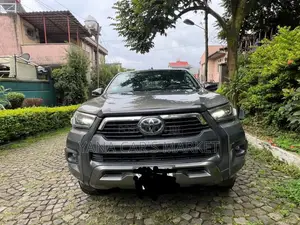 Toyota Hilux 2021 Gray