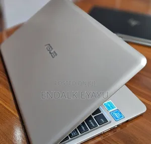 Photo - Laptop Asus 2GB Intel SSD 32GB