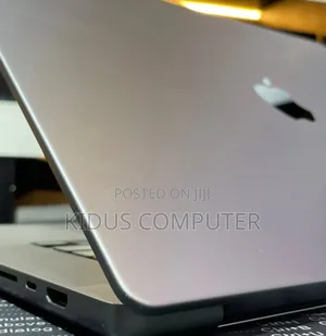 New Laptop Apple MacBook Pro 2022 M2 16GB Apple M1 SSD 1T