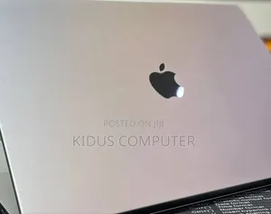 New Laptop Apple MacBook Pro 2022 M2 16GB Apple M1 SSD 1T