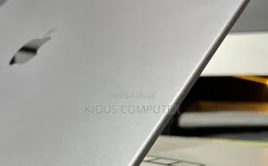 New Laptop Apple MacBook Pro 2022 M2 16GB Apple M1 SSD 1T