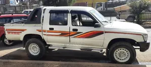 Photo - Toyota Hilux 1994 White