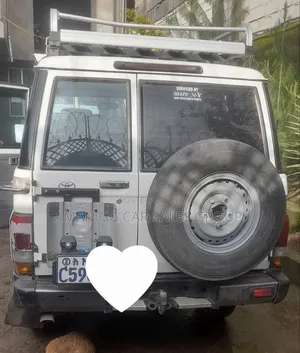 Toyota Land Cruiser 2016 White