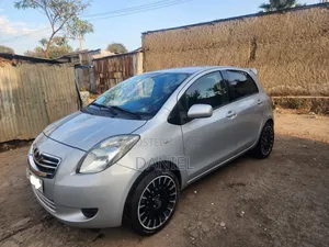 Photo - Toyota Yaris 1.0 2005 Silver