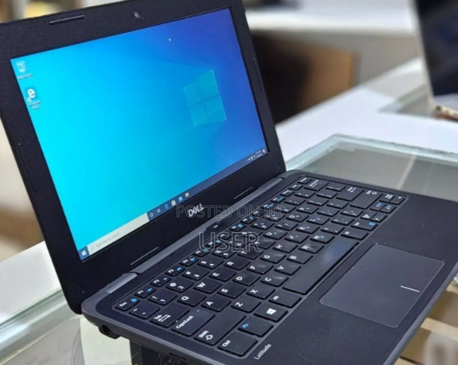 New Laptop Dell Latitude 3180 8GB Intel Core I5 SSD 128GB