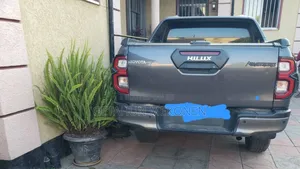 Toyota Hilux 2022 Gray