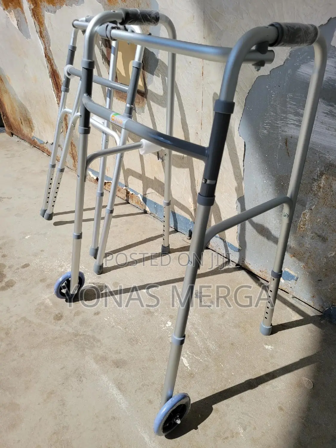 Aluminum Walker㠠昍walkers Provide Enough Support窮¿Using a Walking Stick