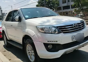 Photo - Toyota Fortuner 2014 White