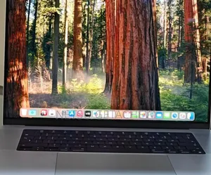 New Laptop Apple MacBook Pro M1 16GB Apple M1 Pro SSD 1T