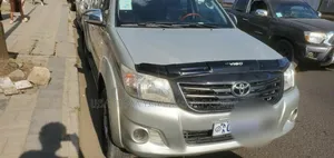 Photo - Toyota Hilux 2012