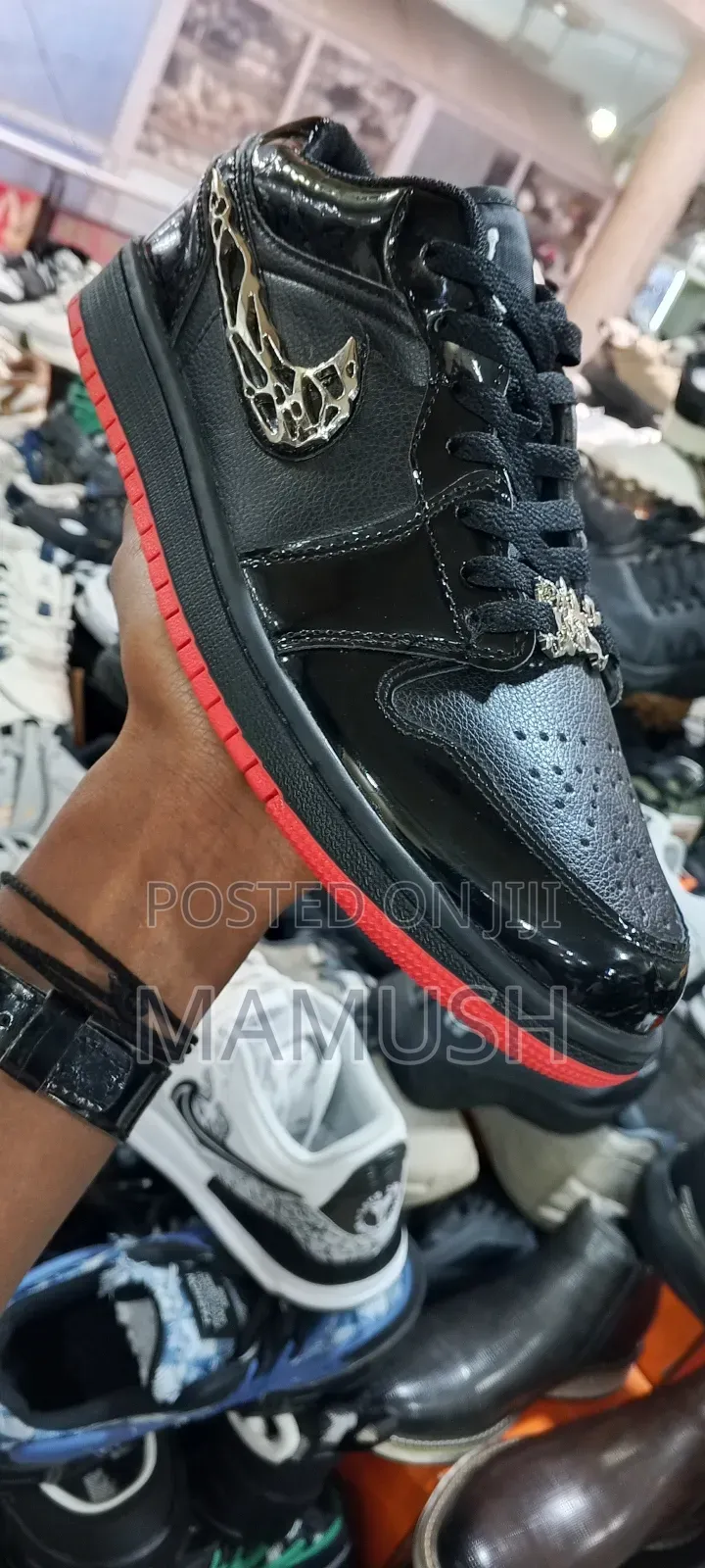 This Is Nike Air Jordan 1low Se "Concord " Snickers