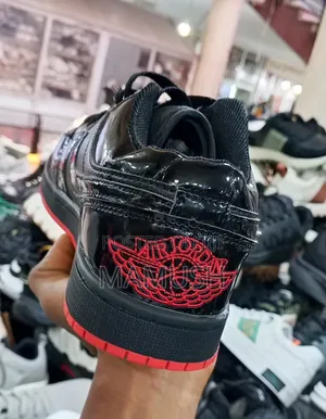 This Is Nike Air Jordan 1low Se "Concord " Snickers