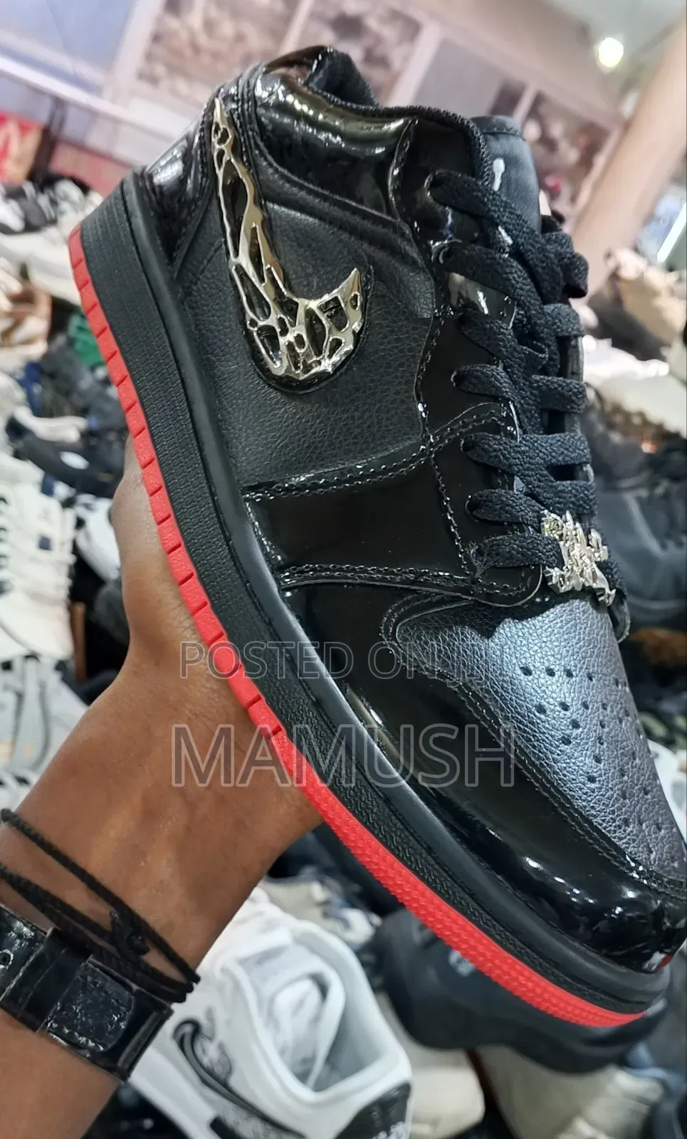 This Is Nike Air Jordan 1low Se "Concord " Snickers