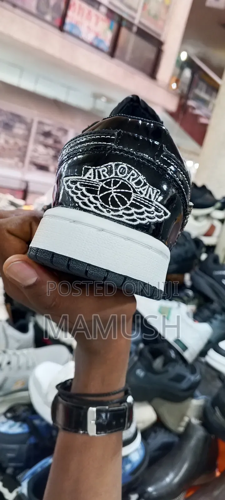 This Is Nike Air Jordan 1low Se "Concord " Snickers