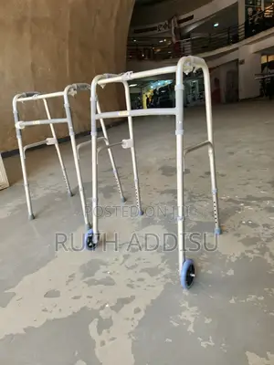 Photo - Medical Walker腔裏foldable Walker朱紅walker輕易walker輦我walker者或walker Medica