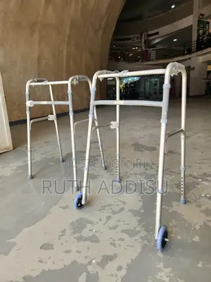 Photo - Almunium Stainless Walker鳵的brand New Walker胺你walker肺炎medical Walker