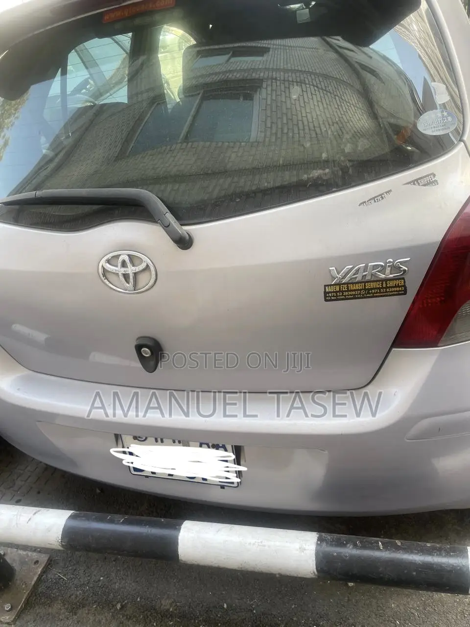 Toyota Yaris Base Sedan 4dr 2010 Silver