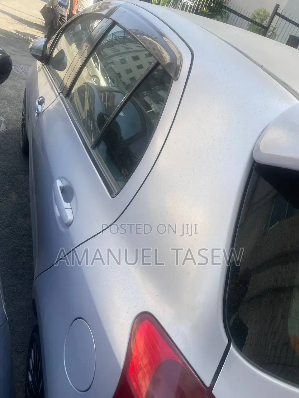 Toyota Yaris Base Sedan 4dr 2010 Silver