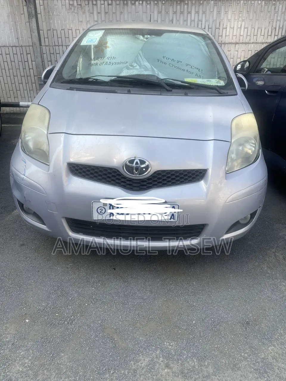 Toyota Yaris Base Sedan 4dr 2010 Silver