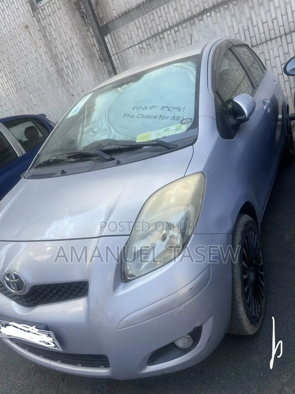 Toyota Yaris Base Sedan 4dr 2010 Silver