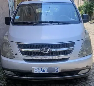Photo - Hyundai Starex 2010 Silver