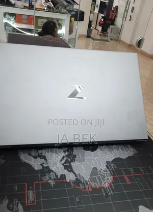 New Laptop HP ZBook Firefly 15 G7 16GB Intel Core I7 SSD 1T