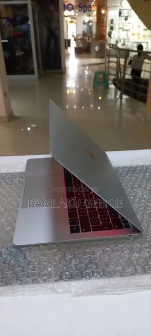 New Laptop Apple MacBook Air 2018 8GB Intel Core I5 SSD 128GB