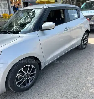 Suzuki Swift 2022 Silver