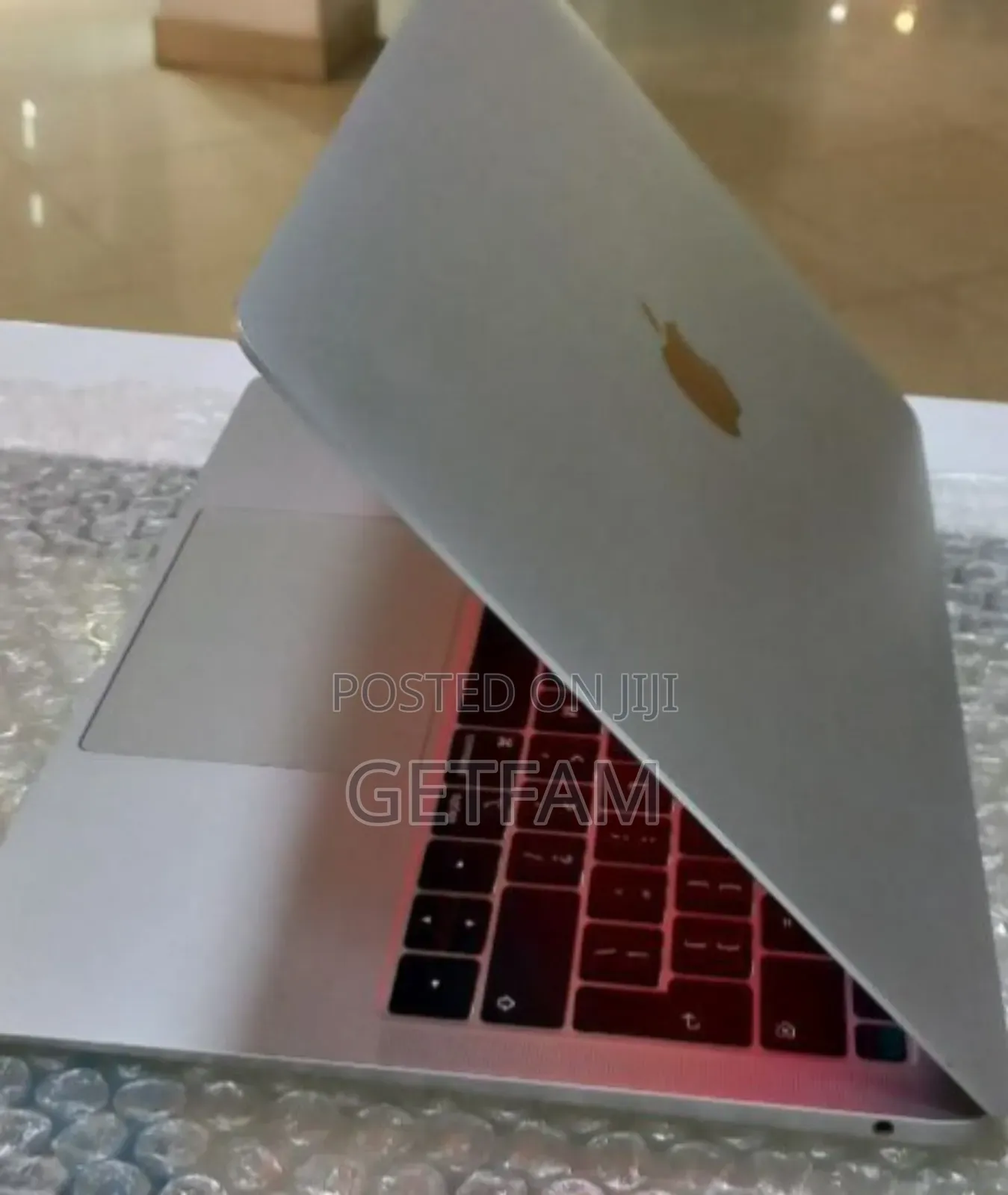 New Laptop Apple MacBook 2018 8GB Intel Core I5 SSD 128GB