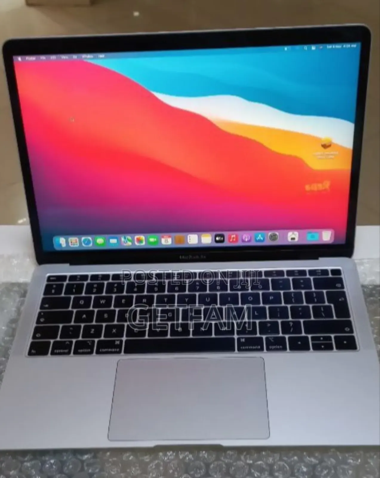 New Laptop Apple MacBook 2018 8GB Intel Core I5 SSD 128GB