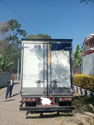 2016 ሞዴል Isuzu ኮንቴነር አሪፍ ይዞታ